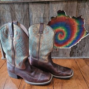 Ariat 9.5 western dark brown boots.